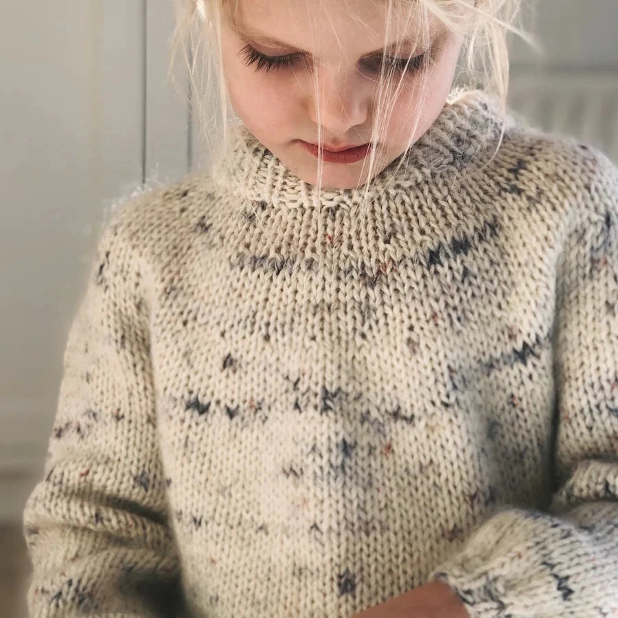 Garnkit: Novice sweater junior af Petiteknit (opskrift + garn)