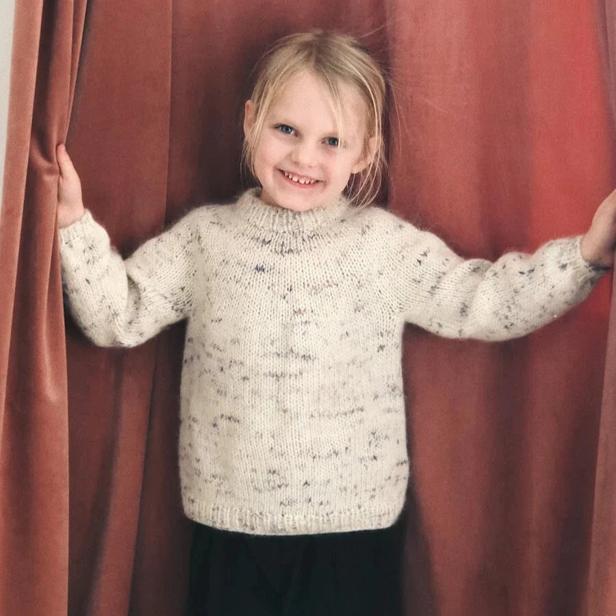 Garnkit: Novice sweater junior af Petiteknit (opskrift + garn)