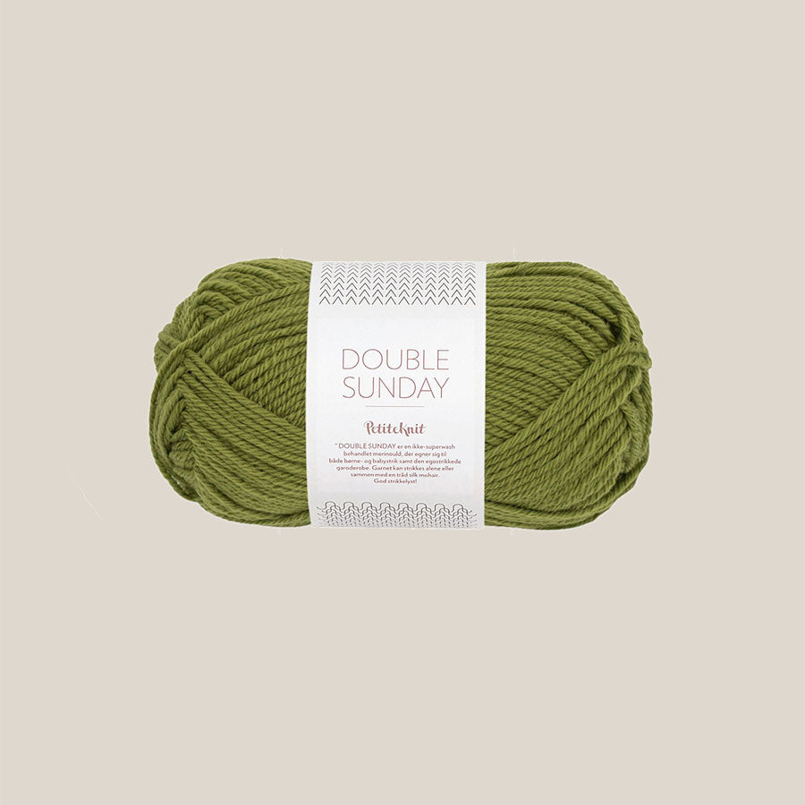 Double sunday fra Sandnes Garn. 100% merino. Køb det hos Den Lille Garnbiks. 108 meter på 50 gram. Strikkepind 3,5 millimeter til 4,5 millimeter. Farve 9564 matcha