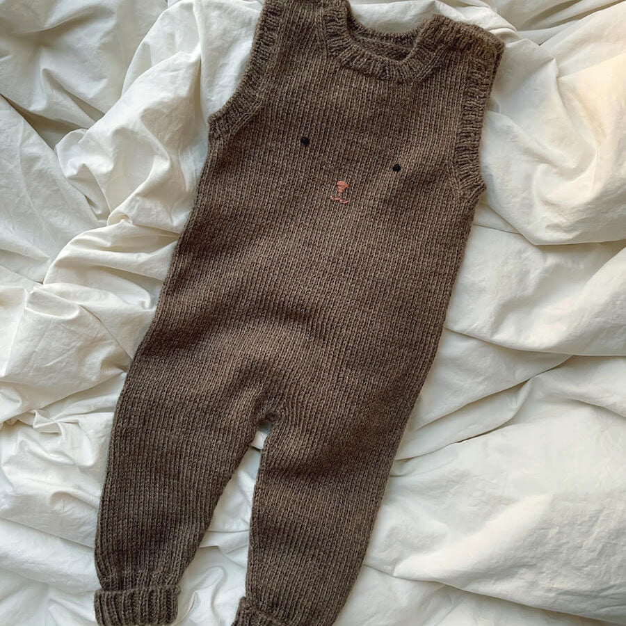 Garnkit: Teddy pants af Petiteknit (opskrift + garn+ trykknapper)