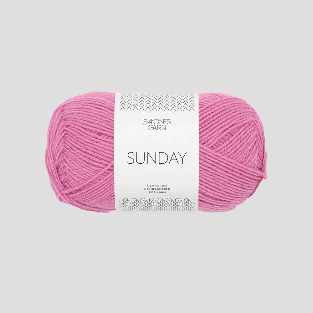 Sunday fra Sandnes Garn – blødt og ubehandlet merinouldgarn i fingering weight, perfekt til babystrik, finstrik og som følgetråd, forhandles hos Den Lille Garnbiks. 100% Merino. strikkefasthed på 28 masker på 10 cm. løbelængde på 235 meter på 50 gram. Farve 4626