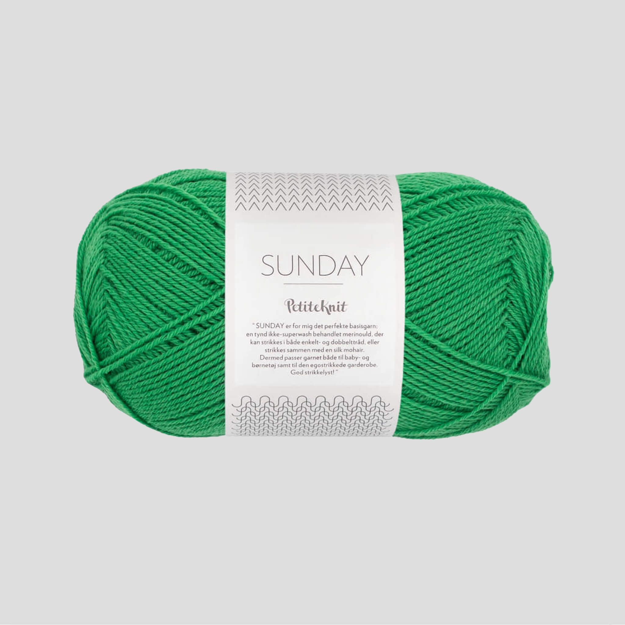 Sunday fra Sandnes Garn – blødt og ubehandlet merinouldgarn i fingering weight, perfekt til babystrik, finstrik og som følgetråd, forhandles hos Den Lille Garnbiks. 100% Merino. strikkefasthed på 28 masker på 10 cm. løbelængde på 235 meter på 50 gram. Farve 8236